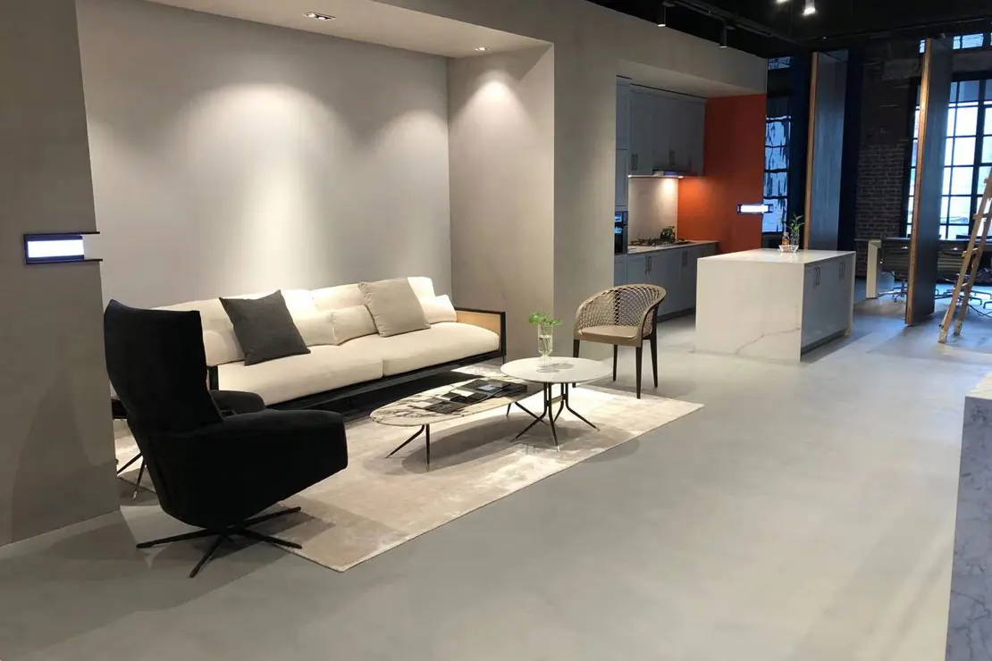 Propiedad sofisticada y contemporánea con muros y pavimento de microcemento. Propiedad sofisticada y contemporánea con muros y pavimento de microcemento.
